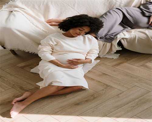 怎么铺婴儿床有技巧！新生婴儿床上要垫什么